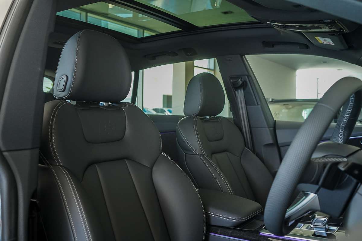 2025 Audi SQ8 TFSI F1