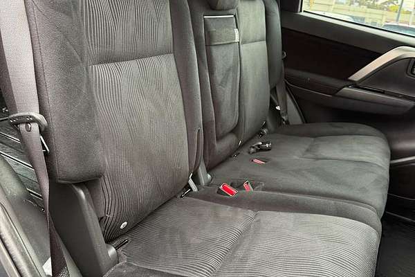 2022 Mitsubishi Pajero Sport GLX QF