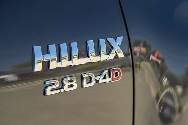 2024 Toyota Hilux SR5 48V GUN126R 4X4