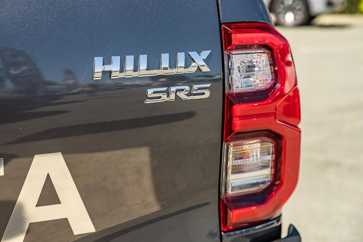 2024 Toyota Hilux SR5 48V GUN126R 4X4