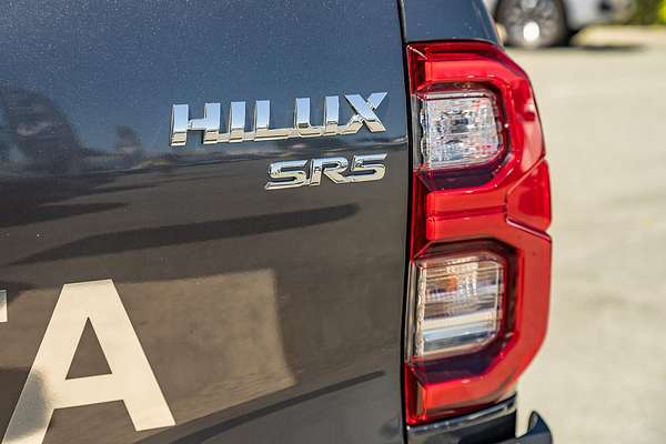 2024 Toyota Hilux SR5 48V GUN126R 4X4
