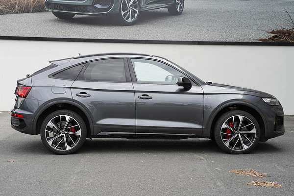 2023 Audi Q5 55 TFSI e S line FY