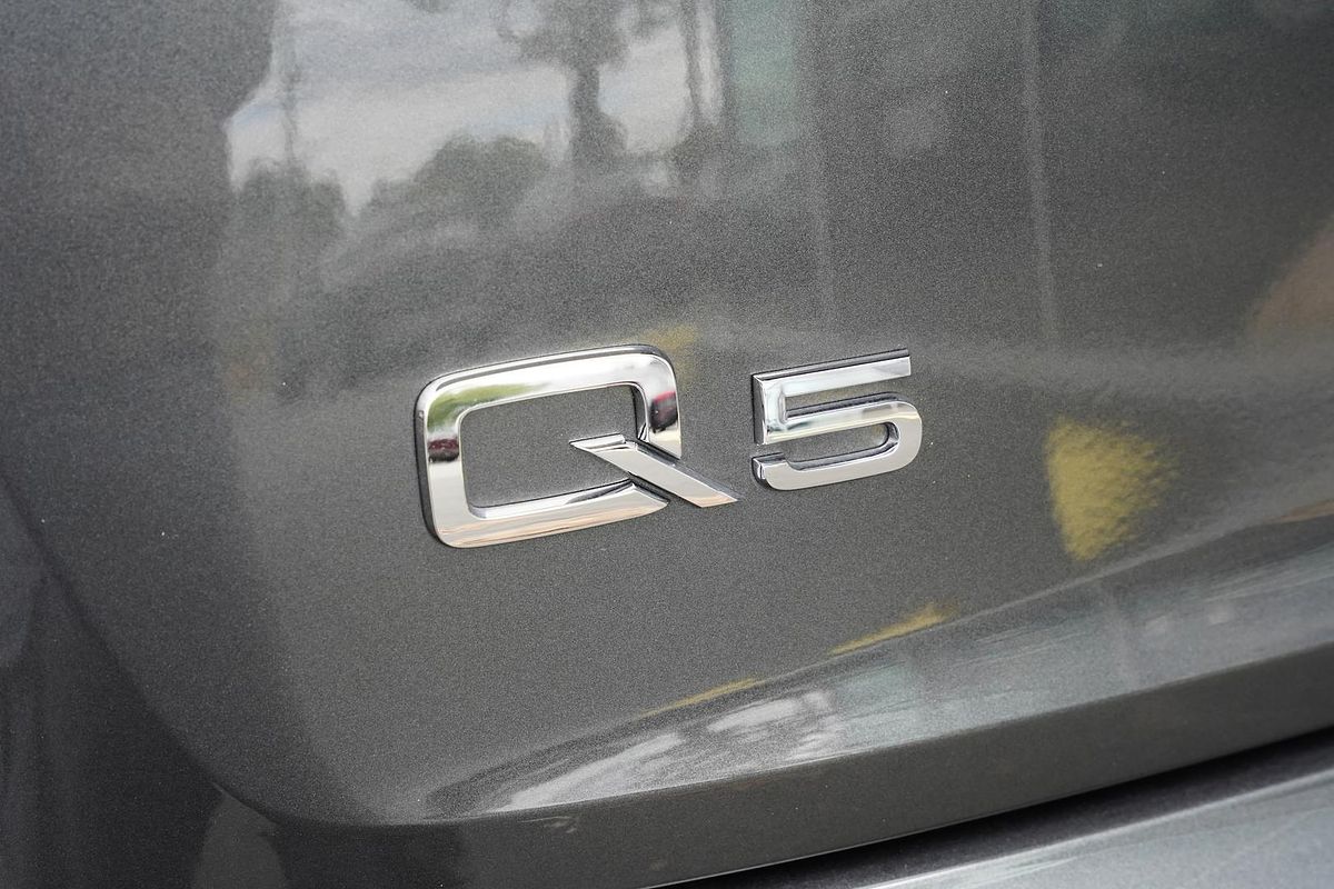 2023 Audi Q5 55 TFSI e S line FY