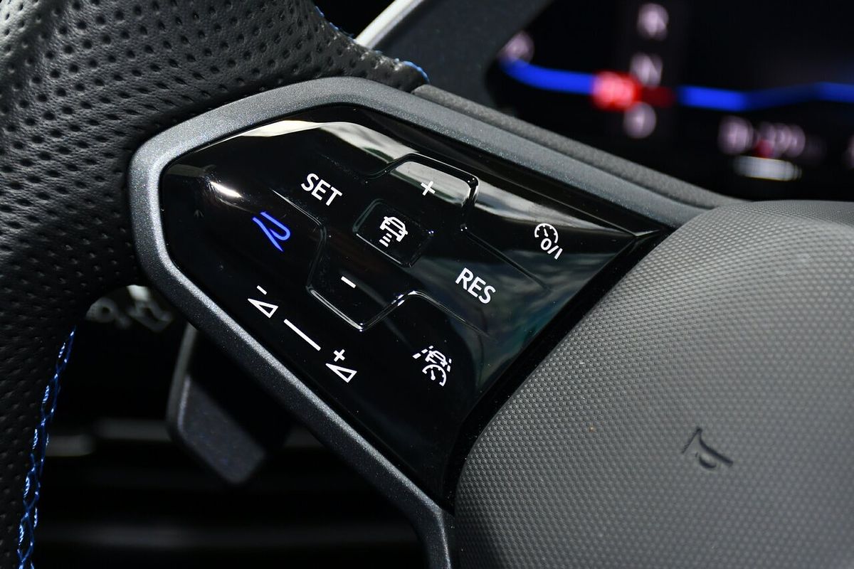 2023 Volkswagen Golf R 8