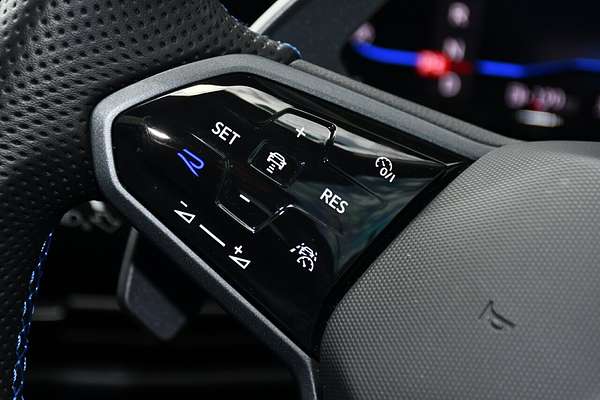 2023 Volkswagen Golf R 8