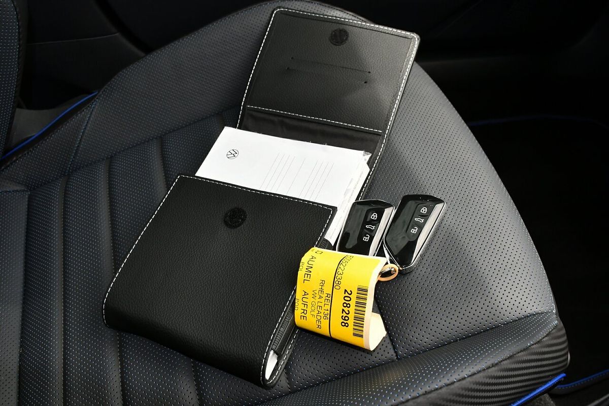 2023 Volkswagen Golf R 8