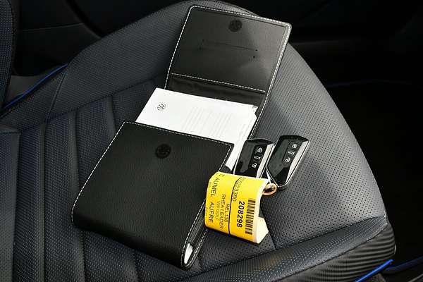 2023 Volkswagen Golf R 8