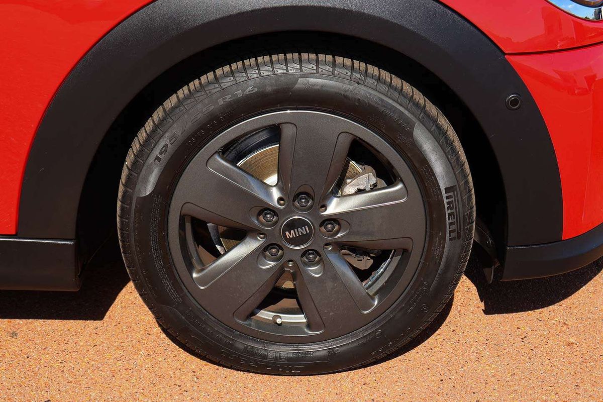 2021 MINI Hatch Cooper Classic F55 LCI-2