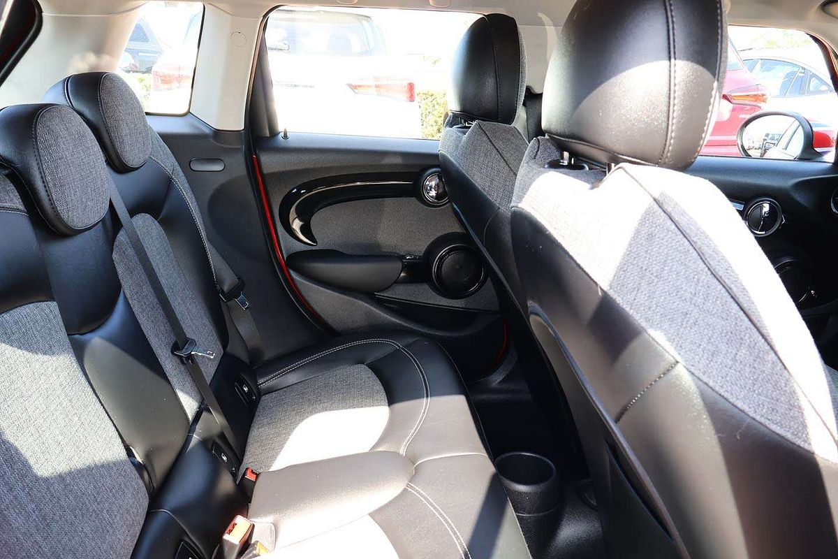 2021 MINI Hatch Cooper Classic F55 LCI-2