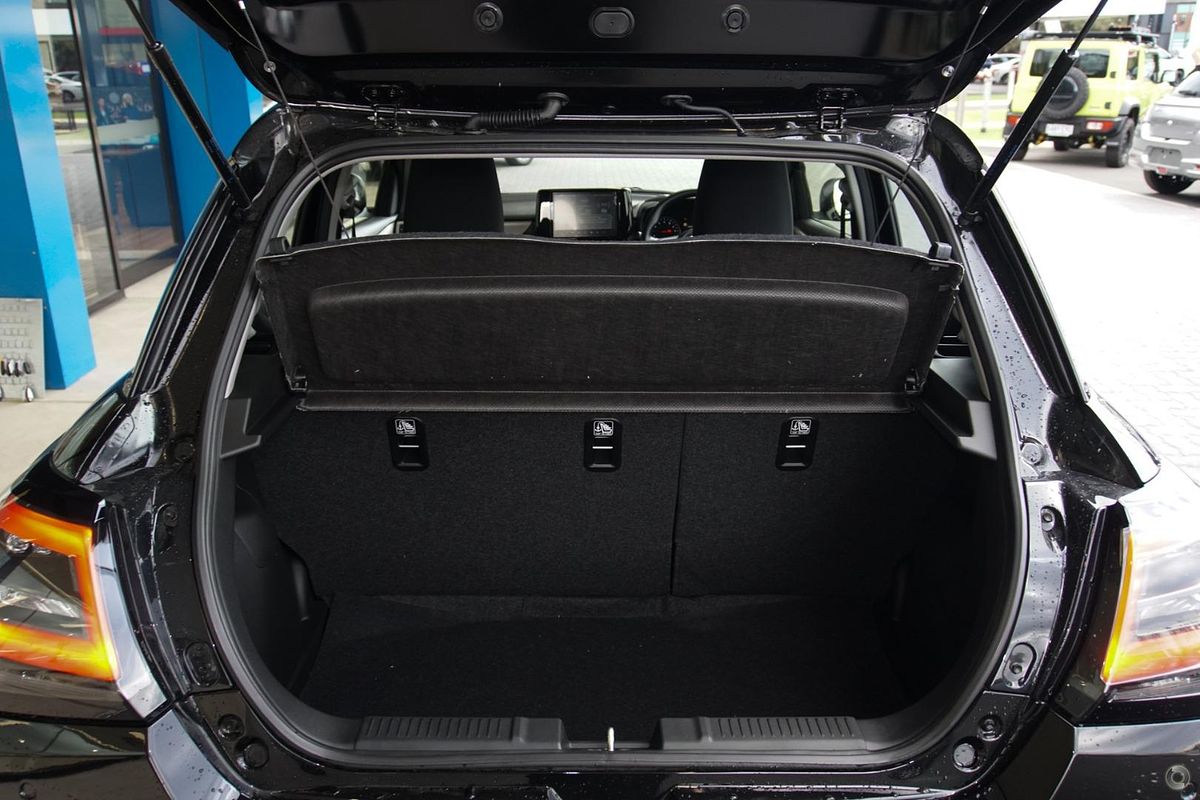 2025 Suzuki Swift Hybrid UZ