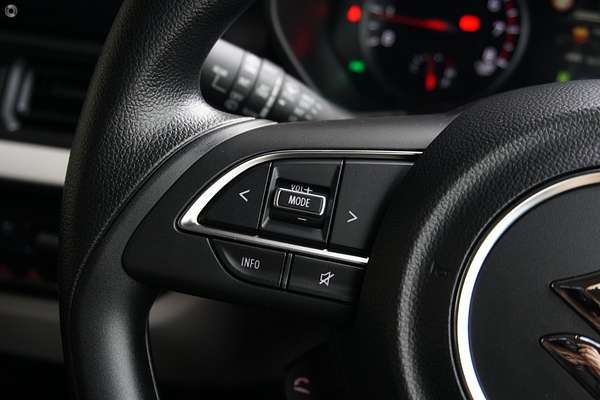 2025 Suzuki Swift Hybrid UZ