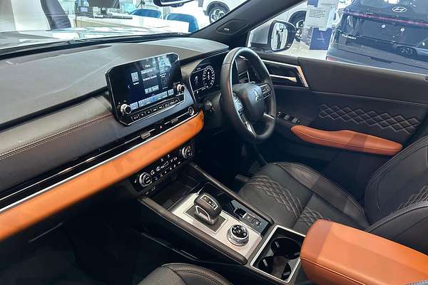 2024 Mitsubishi Outlander Exceed Tourer ZM