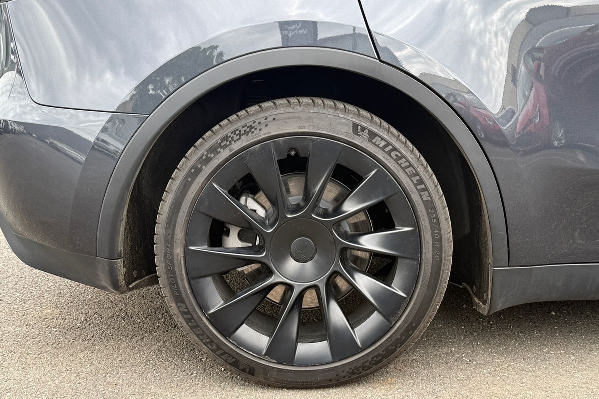 2024 Tesla Model Y REAR-WHEEL DRIVE MY24