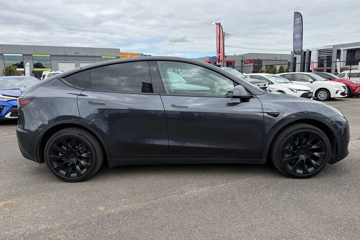 2024 Tesla Model Y REAR-WHEEL DRIVE MY24