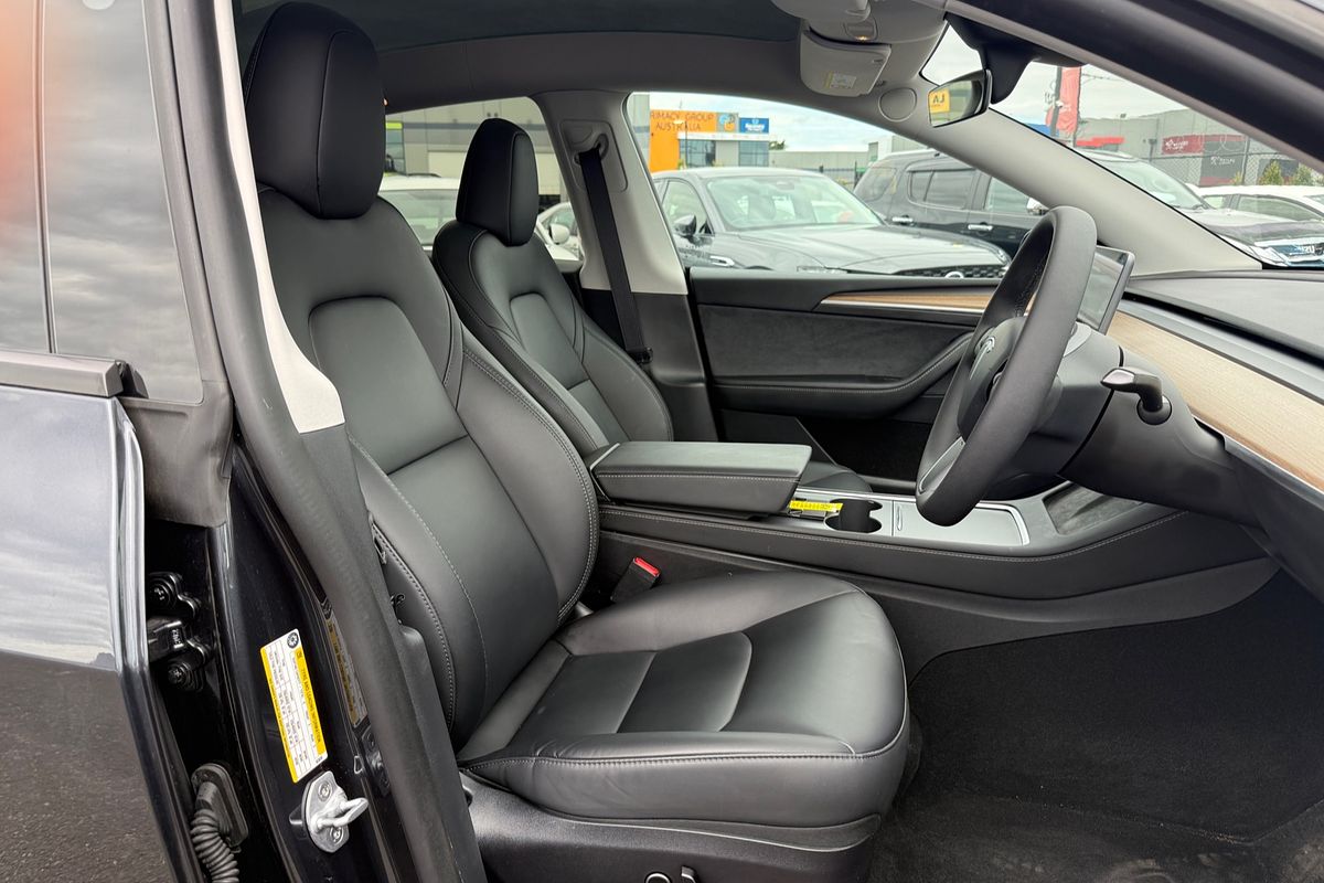 2024 Tesla Model Y REAR-WHEEL DRIVE MY24