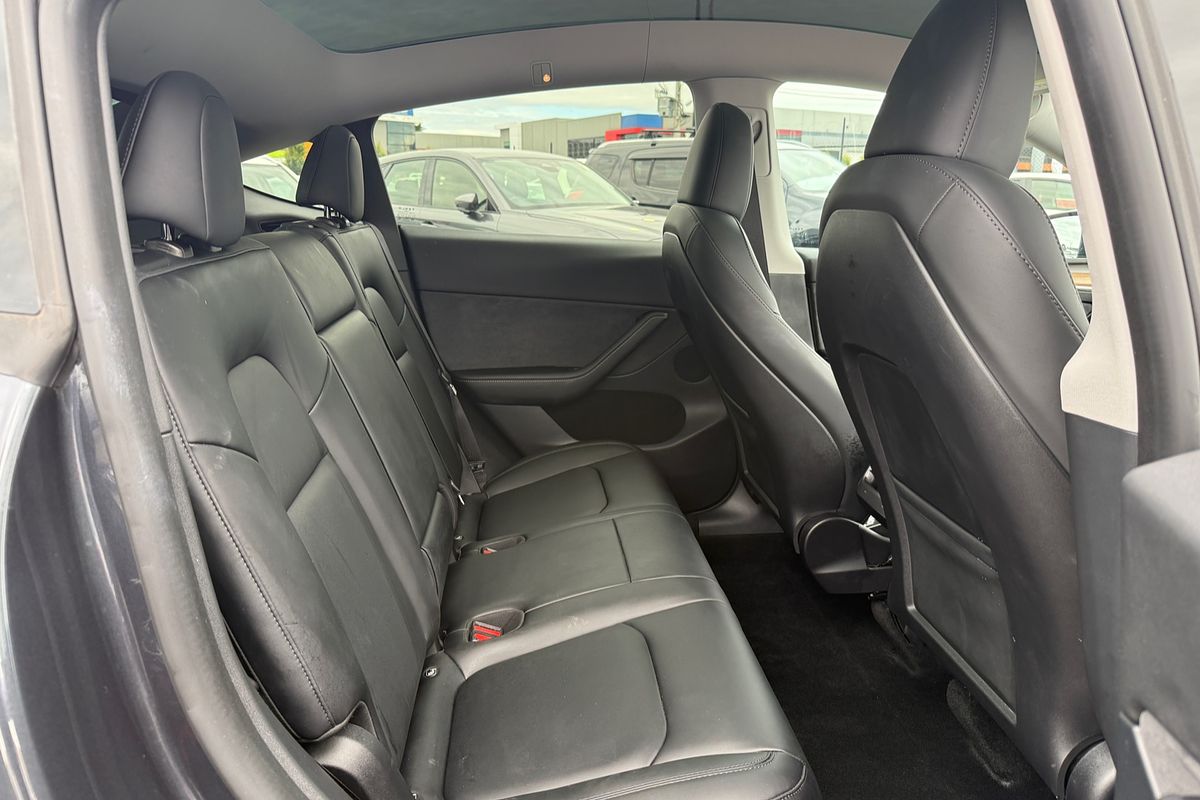 2024 Tesla Model Y REAR-WHEEL DRIVE MY24