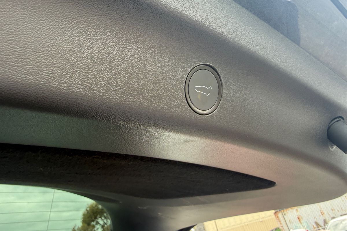 2024 Tesla Model Y REAR-WHEEL DRIVE MY24