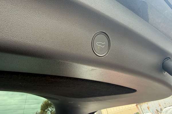 2024 Tesla Model Y REAR-WHEEL DRIVE MY24