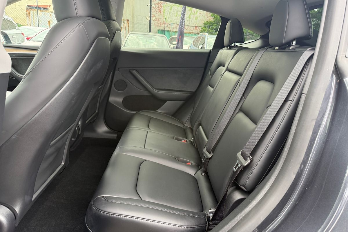 2024 Tesla Model Y REAR-WHEEL DRIVE MY24