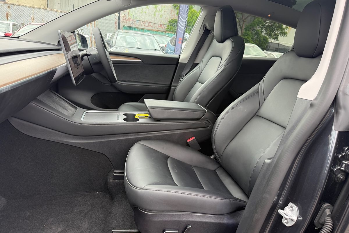 2024 Tesla Model Y REAR-WHEEL DRIVE MY24