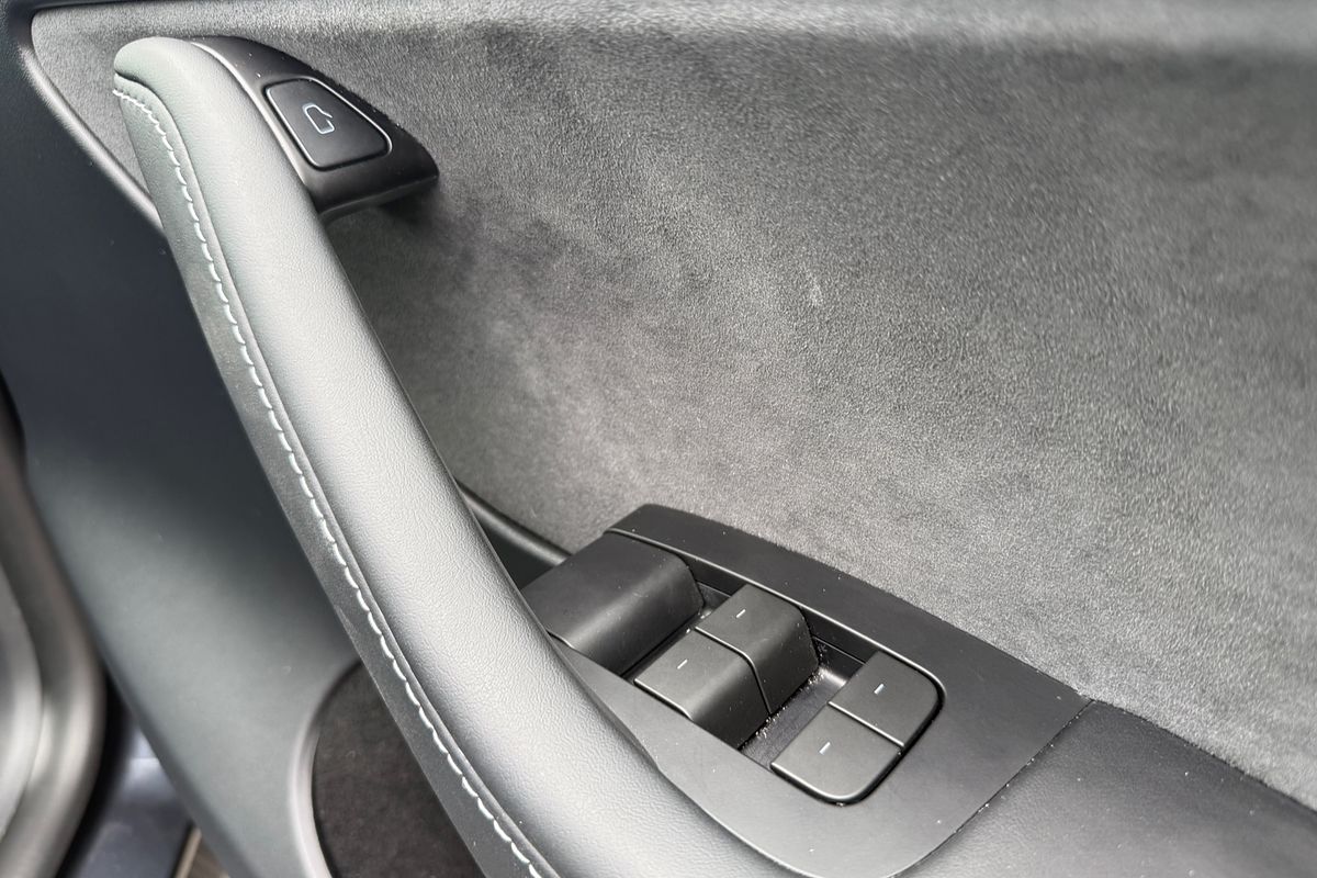 2024 Tesla Model Y REAR-WHEEL DRIVE MY24