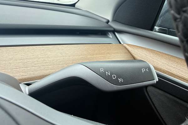 2024 Tesla Model Y REAR-WHEEL DRIVE MY24