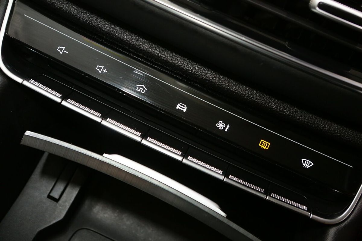 2022 MG HS Core SAS23