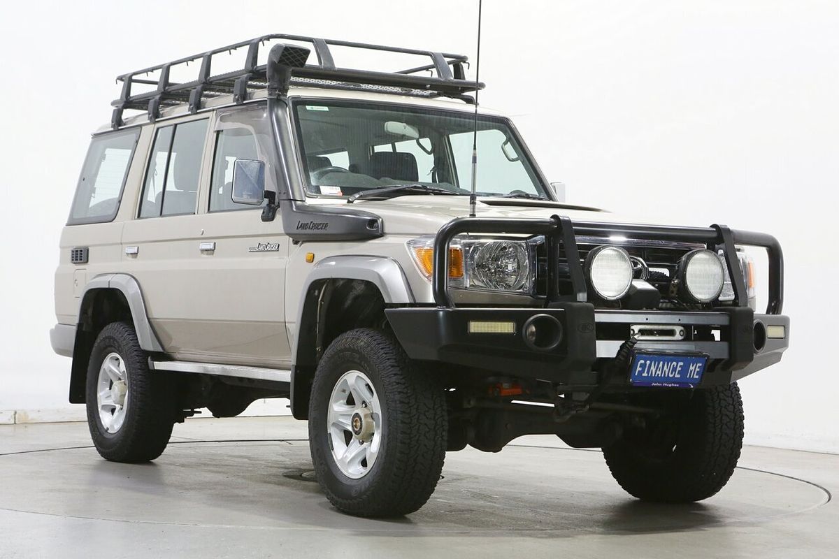2014 Toyota Landcruiser GXL VDJ76R