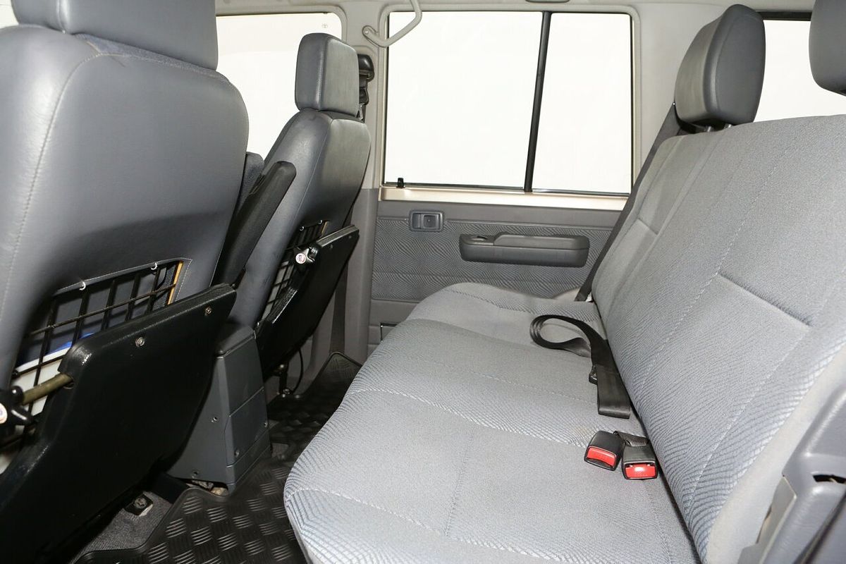 2014 Toyota Landcruiser GXL VDJ76R