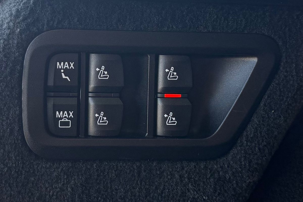 2020 BMW X7 xDrive30d M Sport Dark Shadow Edition G07