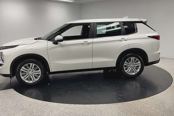 2024 Mitsubishi Outlander ES ZM