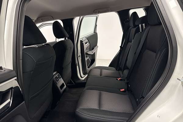 2024 Mitsubishi Outlander ES ZM