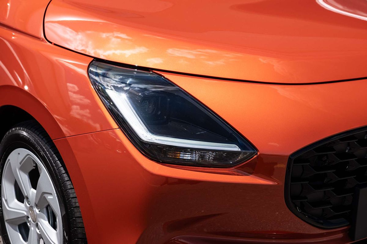 2025 Suzuki Swift Hybrid Plus UZ