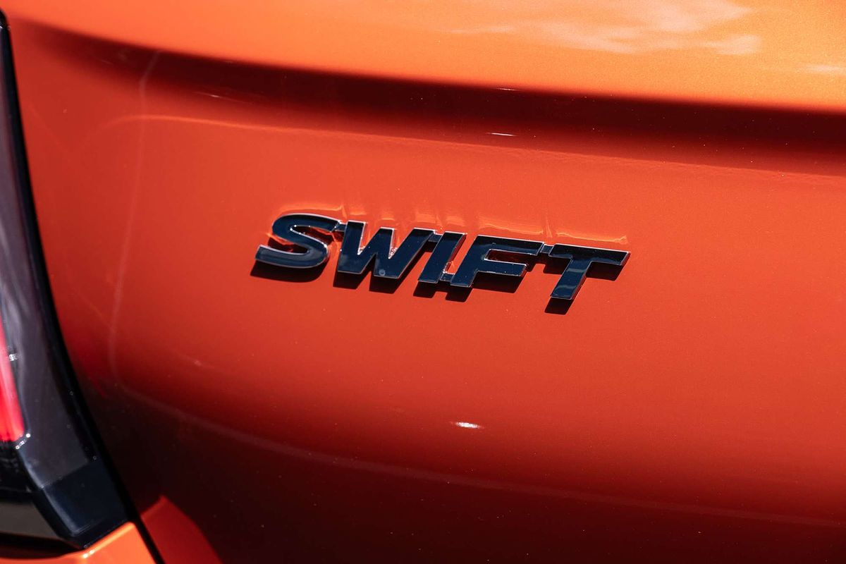 2025 Suzuki Swift Hybrid Plus UZ