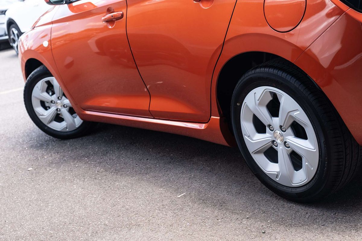 2025 Suzuki Swift Hybrid Plus UZ