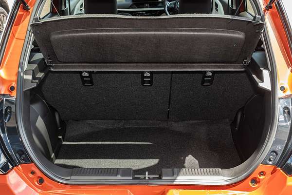 2025 Suzuki Swift Hybrid Plus UZ