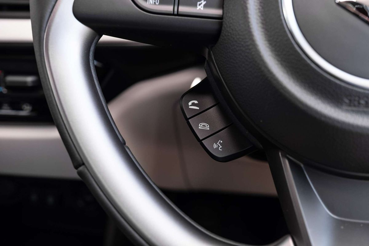 2025 Suzuki Swift Hybrid Plus UZ