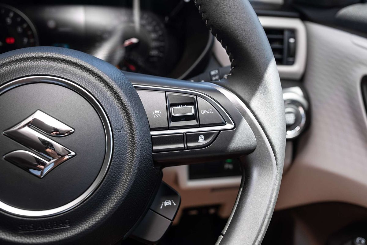 2025 Suzuki Swift Hybrid Plus UZ