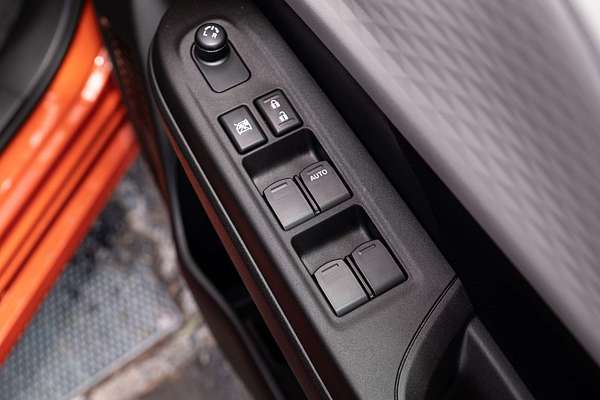 2025 Suzuki Swift Hybrid Plus UZ