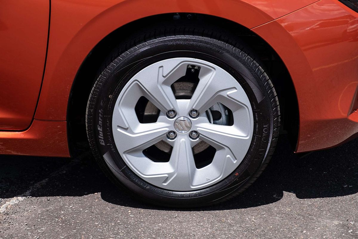 2025 Suzuki Swift Hybrid Plus UZ