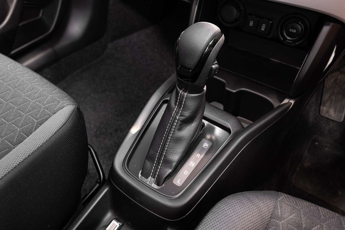 2025 Suzuki Swift Hybrid Plus UZ