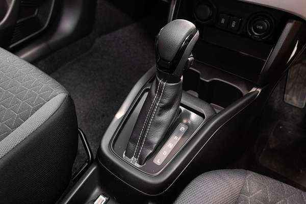 2025 Suzuki Swift Hybrid Plus UZ