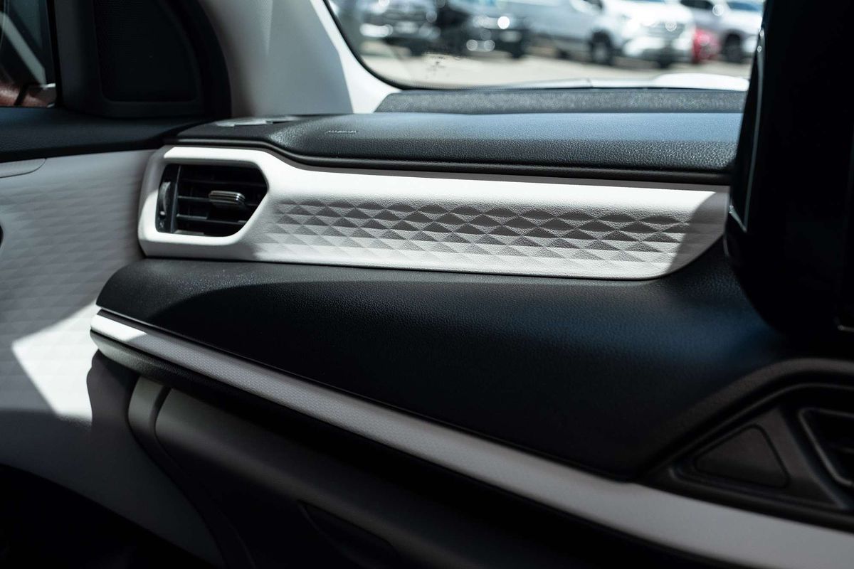 2025 Suzuki Swift Hybrid Plus UZ