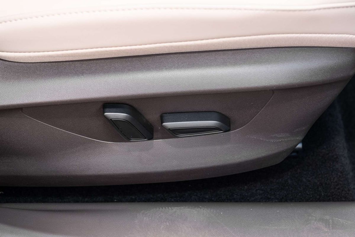 2025 MG MGS5 EV Essence 62 ZS3EM