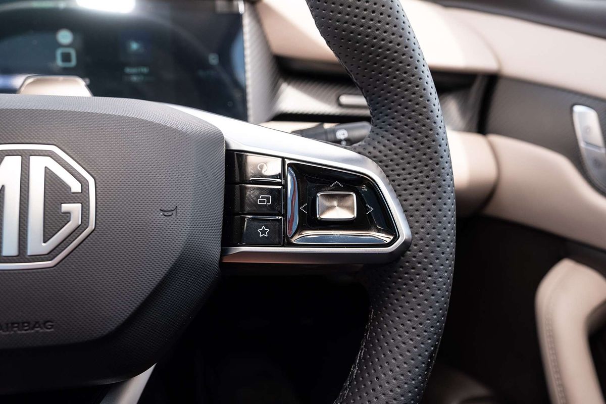 2025 MG MGS5 EV Essence 62 ZS3EM