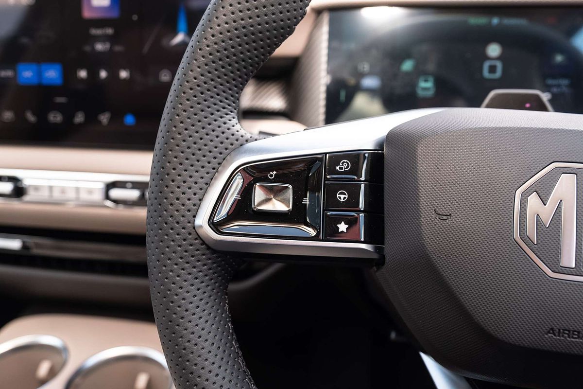 2025 MG MGS5 EV Essence 62 ZS3EM