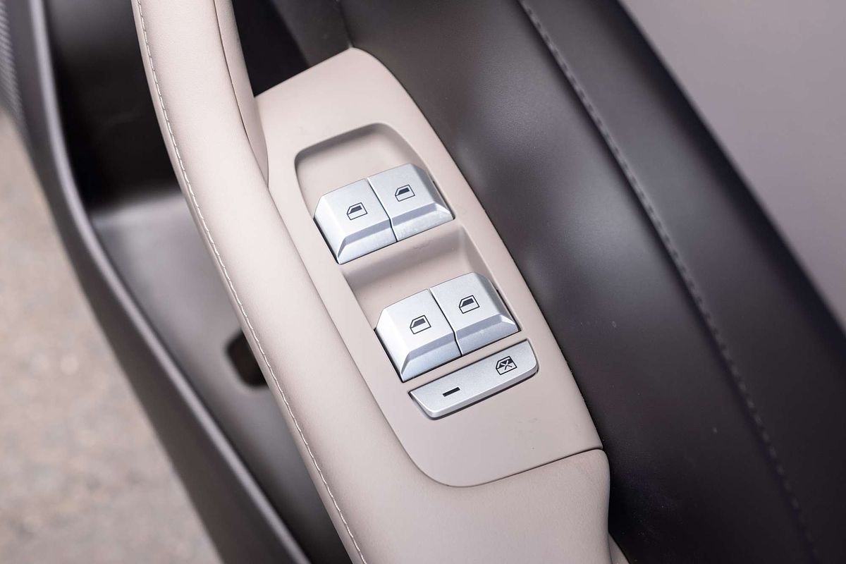 2025 MG MGS5 EV Essence 62 ZS3EM