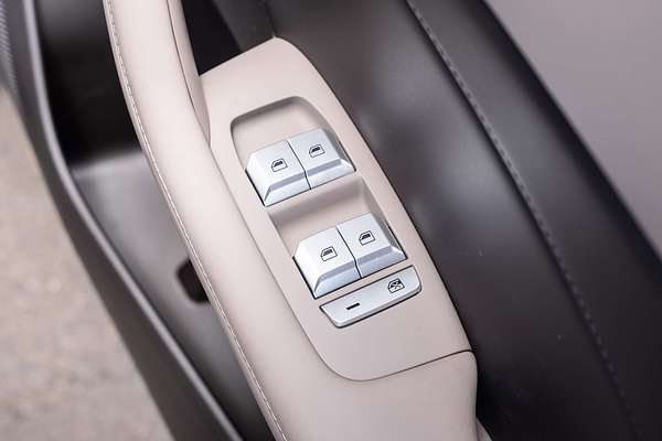 2025 MG MGS5 EV Essence 62 ZS3EM