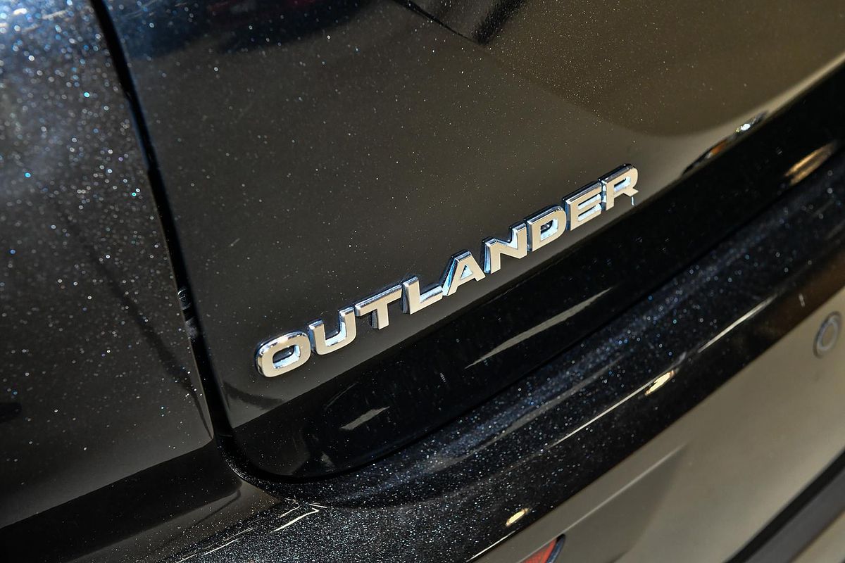 2023 Mitsubishi Outlander ES ZM