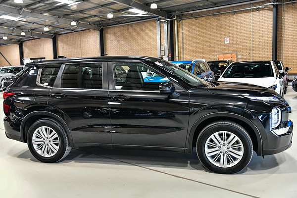 2023 Mitsubishi Outlander ES ZM